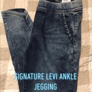 Levi Jeggings